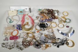 A quantity of costume jewellery