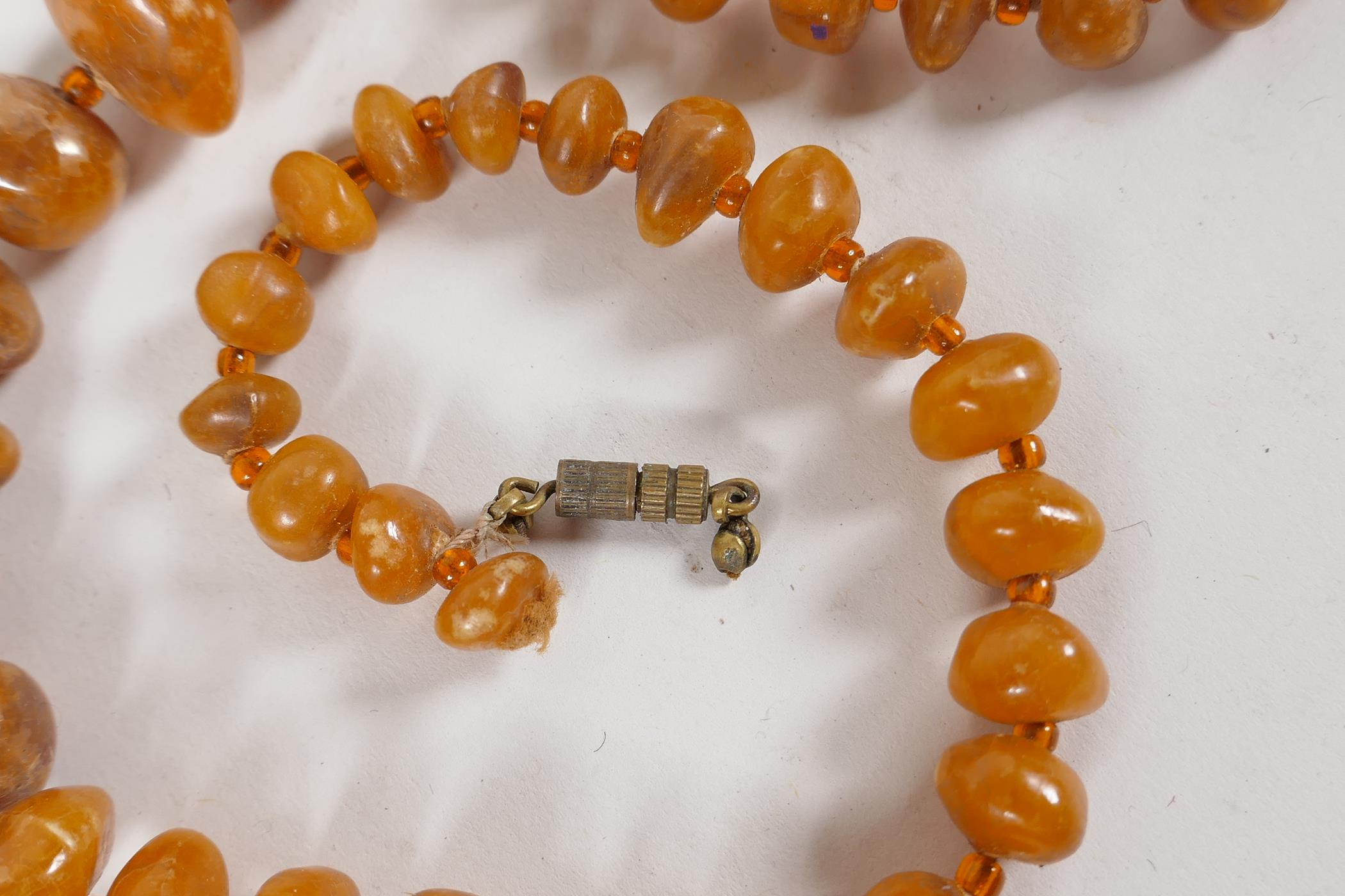 A string of 57 graduated natural amber beads, 20" long, 33g - Image 3 of 4