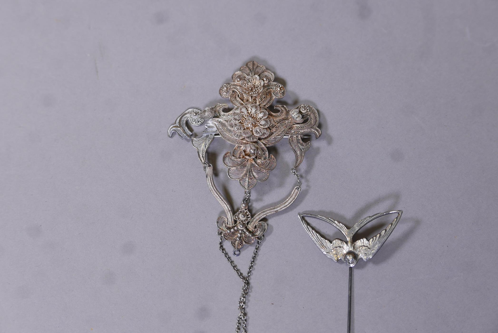 A vintage white metal filigree brooch, A/F, and a hat pin - Image 2 of 3