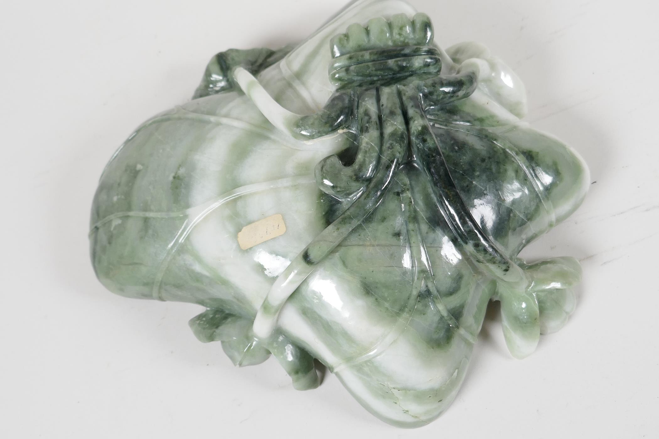 A Chinese Jade brush wash, carved as a large lotus leaf, with ducks, 9" wide - Image 4 of 4