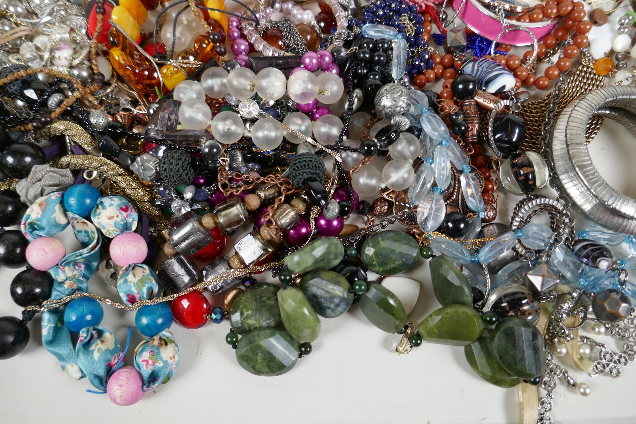 A quantity of costume jewellery, watches etc - Image 6 of 7
