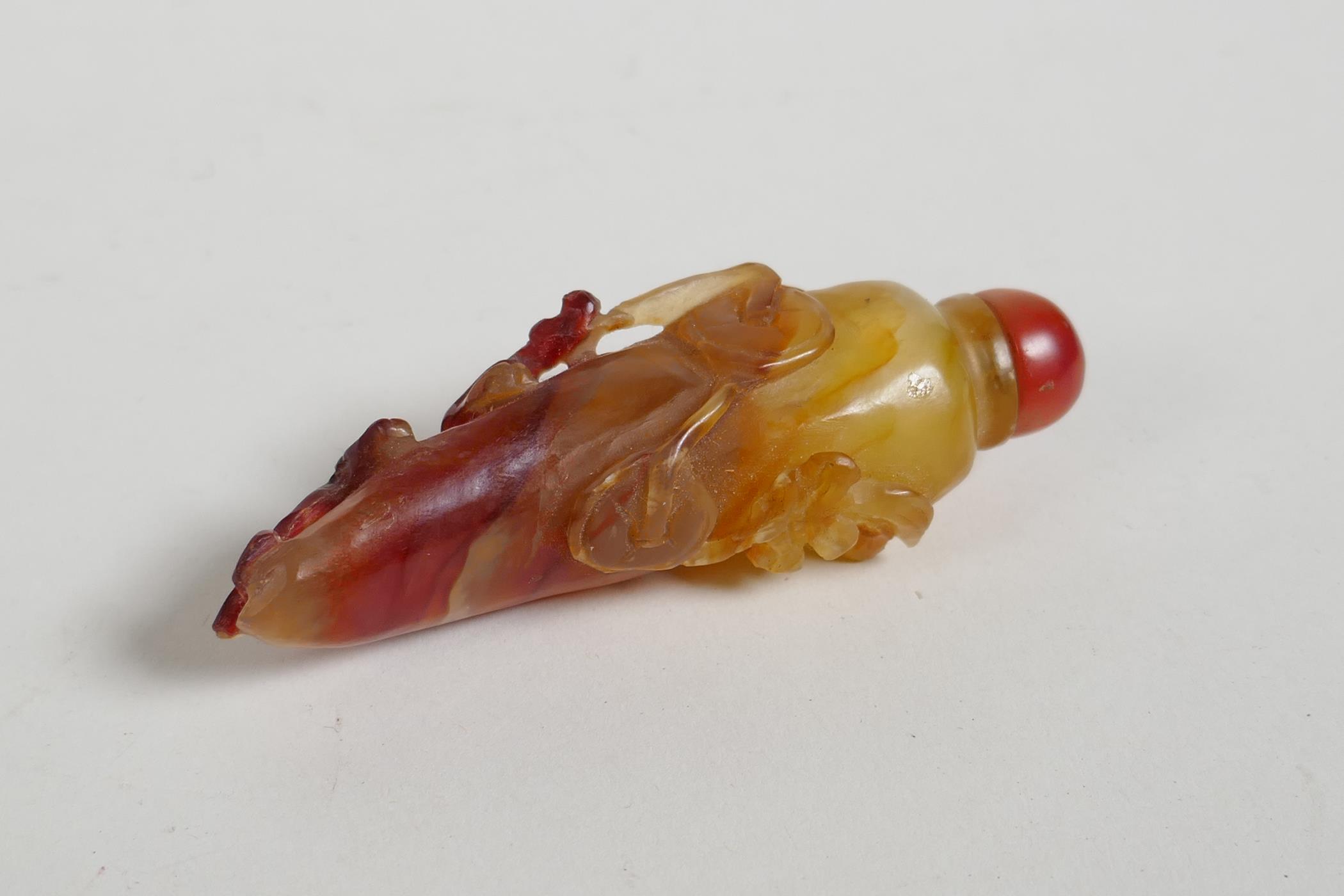 A Chinese agate snuff bottle in the form of a chilli with carved bat and kylin decoration, 3" high - Image 2 of 3