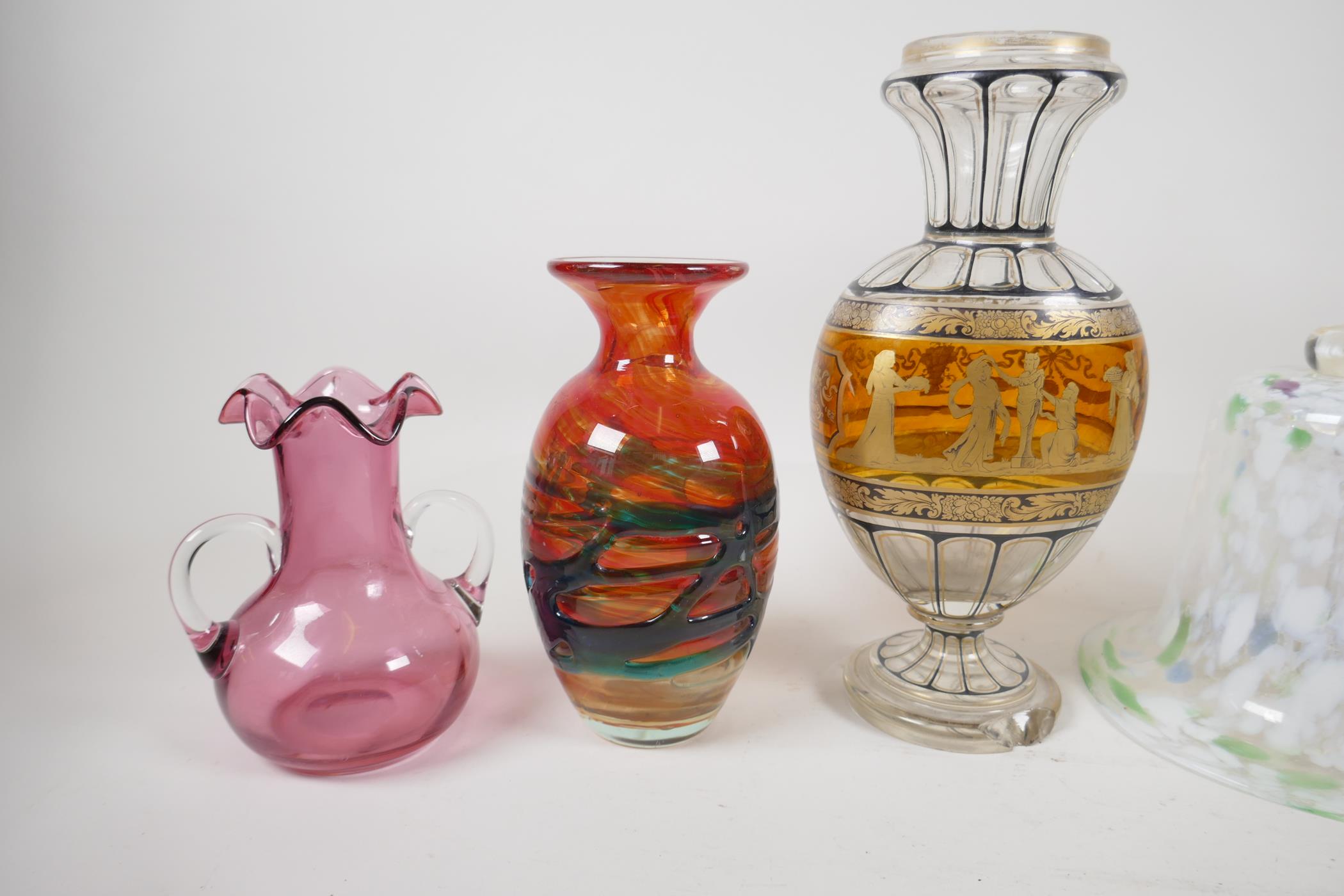 A quantity of assorted decorative glass, including an Mdina swirl glass vase, a cranberry glass 2 - Image 2 of 5