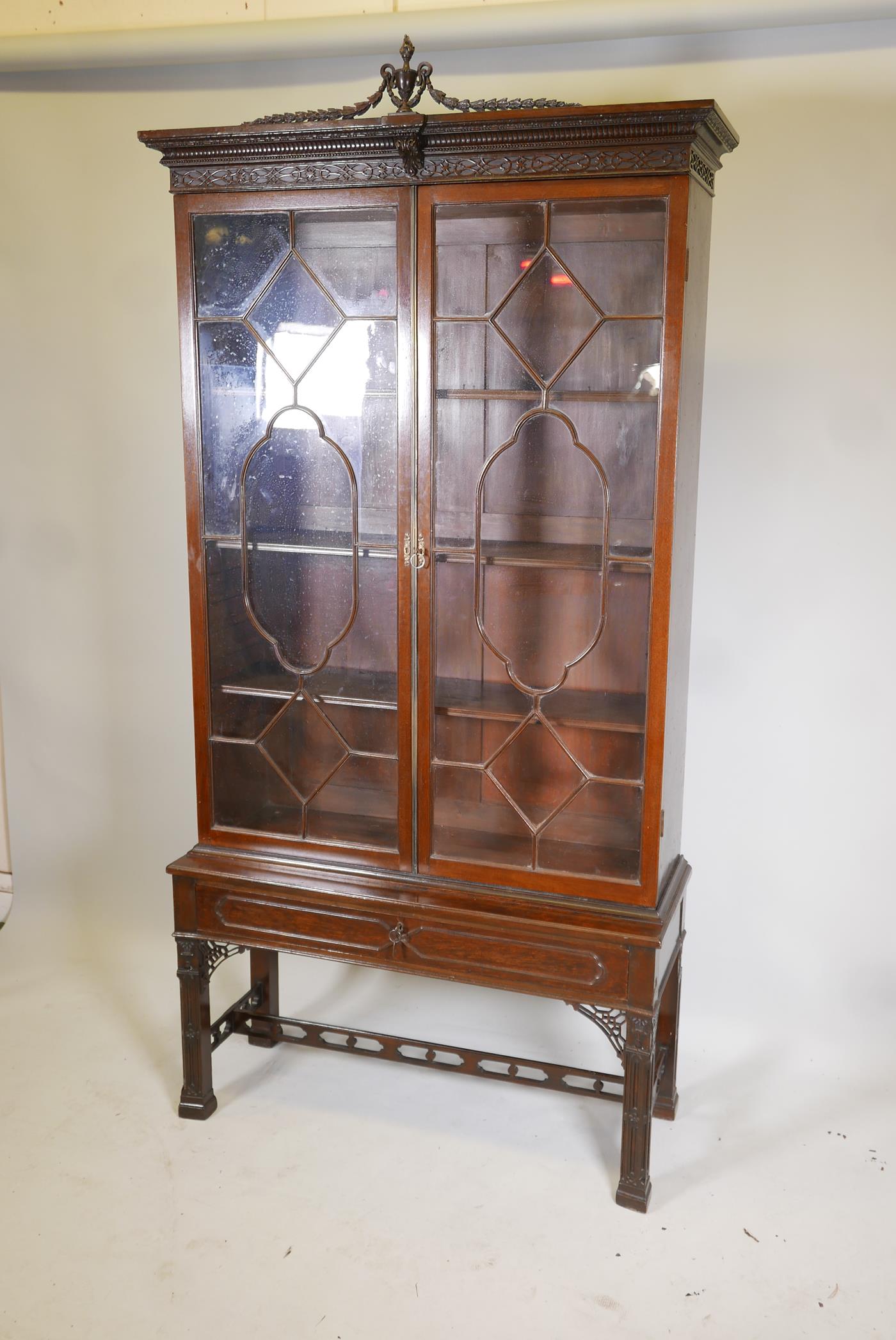 A 19th C Mahogany Chinese Chippendale style display cabinet, the upper section with two astral - Image 3 of 7