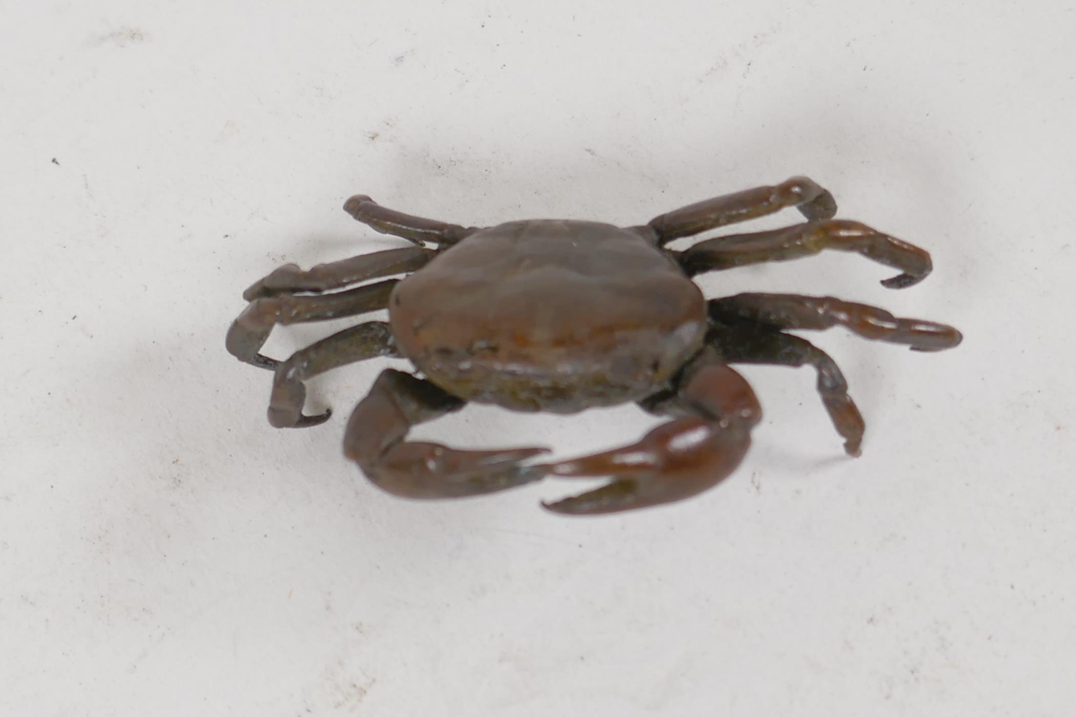 A small Jizi style bronze figurine of a crab, 2" wide