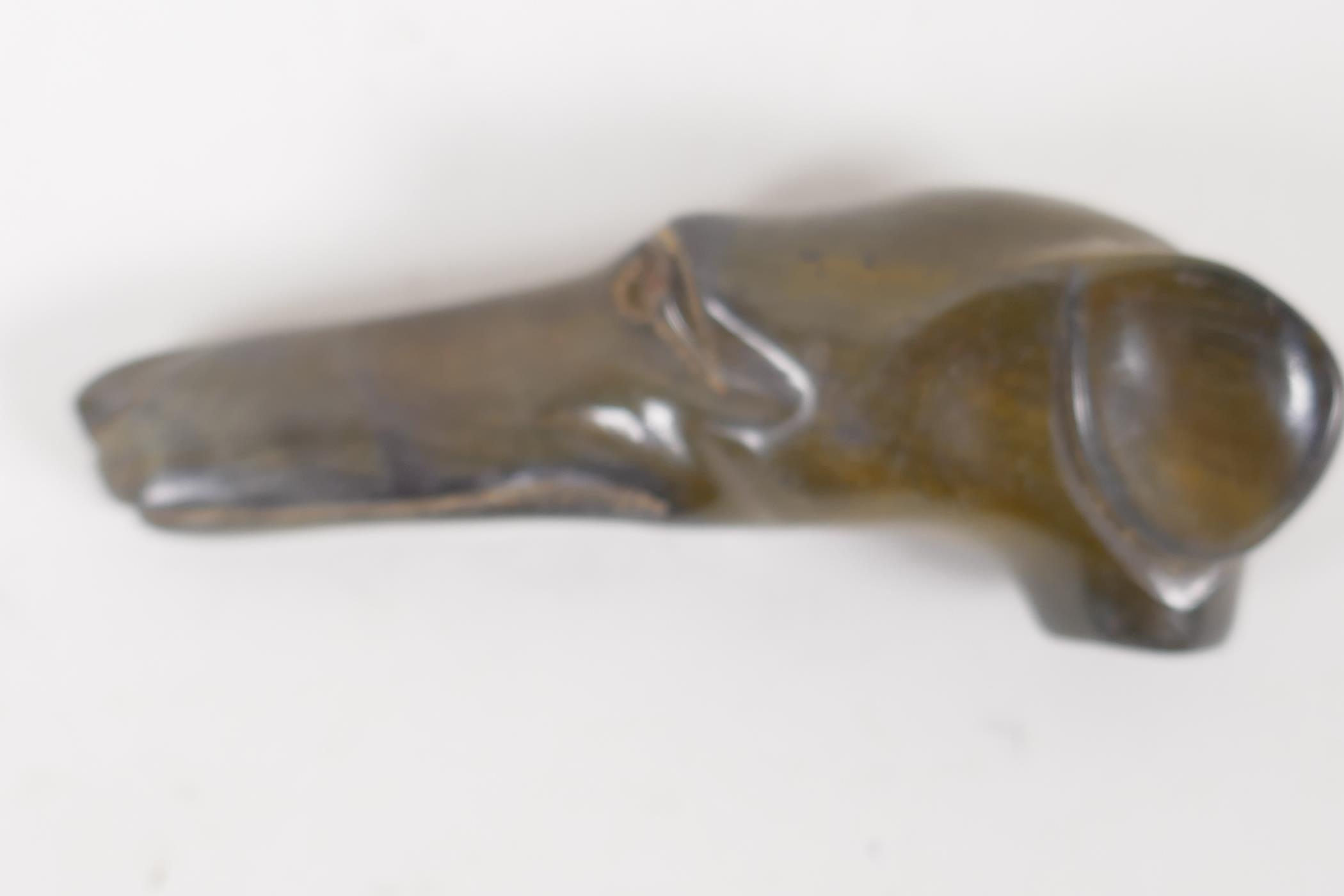 A C19th carved horn parasol handle, carved as a greyhound head. 3½" long - Image 2 of 2