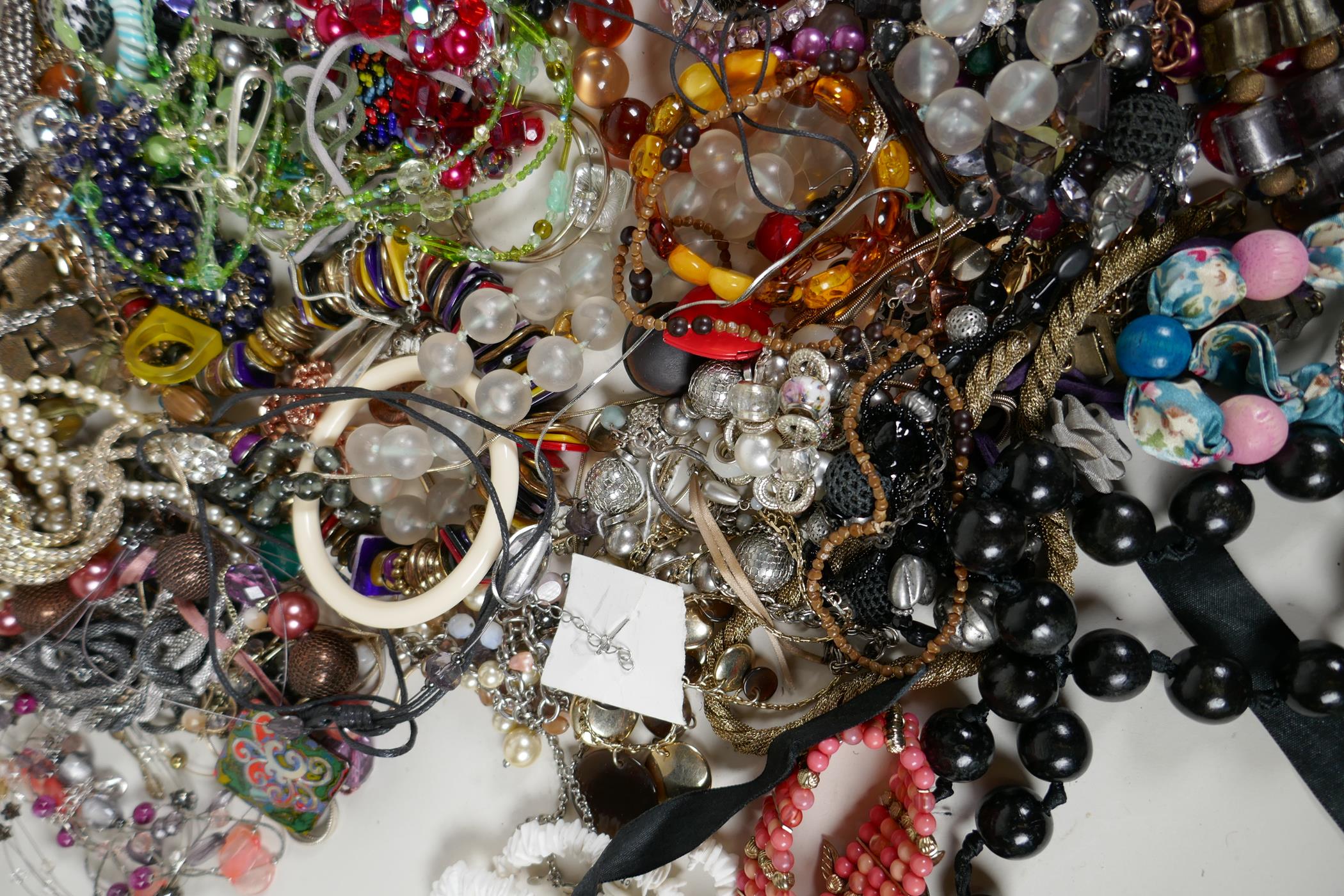 A quantity of costume jewellery, watches etc - Image 7 of 7