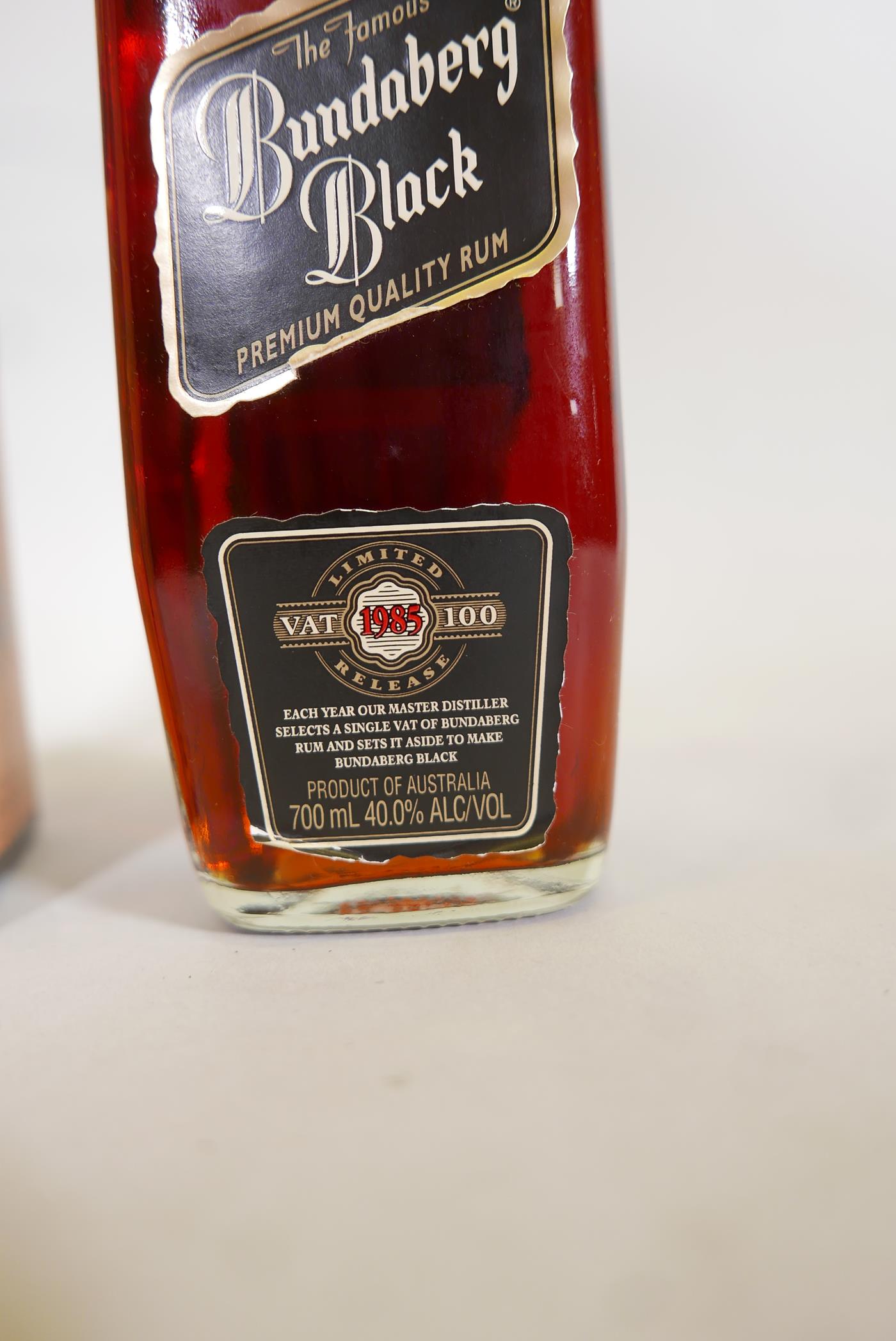 A rare bottle of Australian Bundaberg Black Rum, VAT 100, 1985, No. 070569, in original box - Image 4 of 4