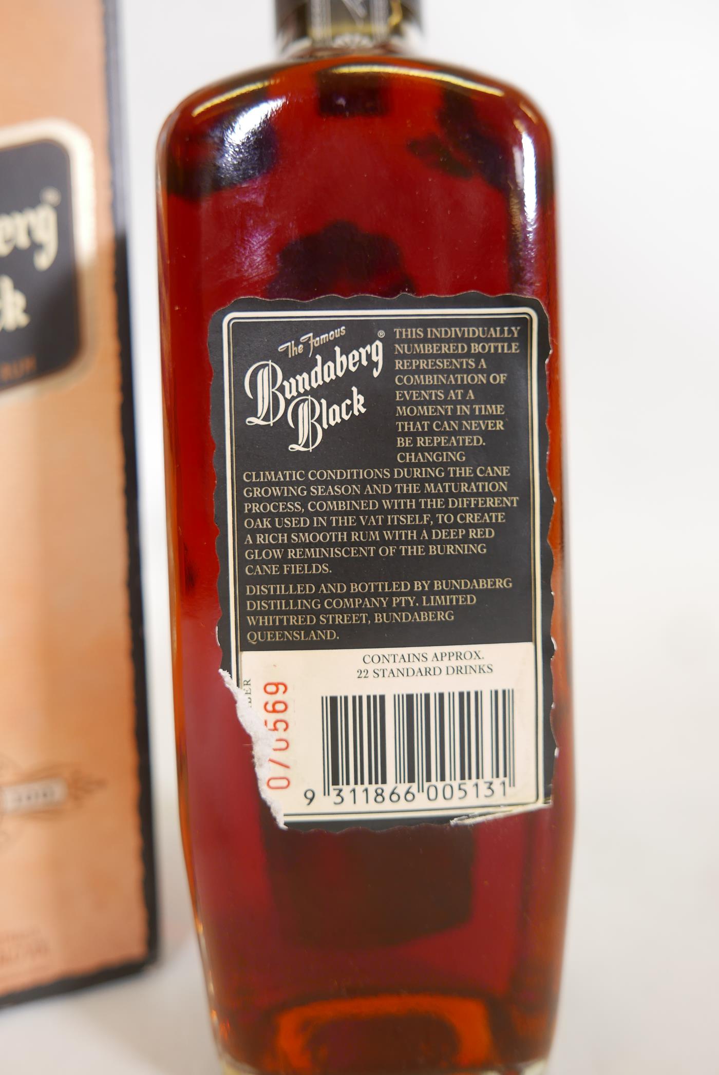 A rare bottle of Australian Bundaberg Black Rum, VAT 100, 1985, No. 070569, in original box - Image 3 of 4