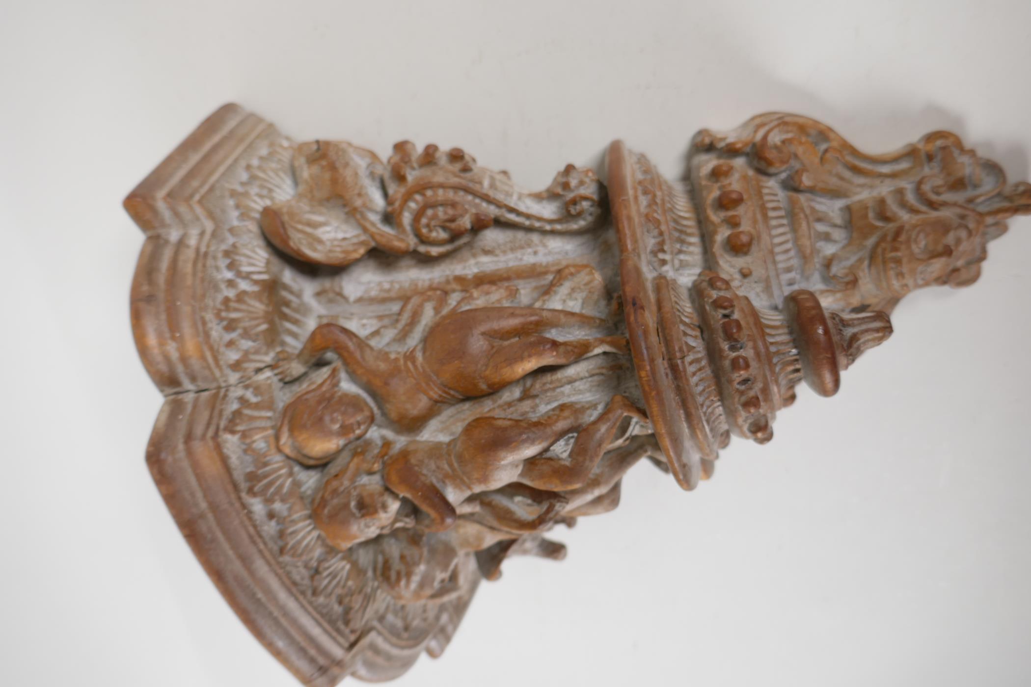 An ornately carved wood wall bracket. Carved in the form of a classical column capital. 13" long - Image 3 of 5