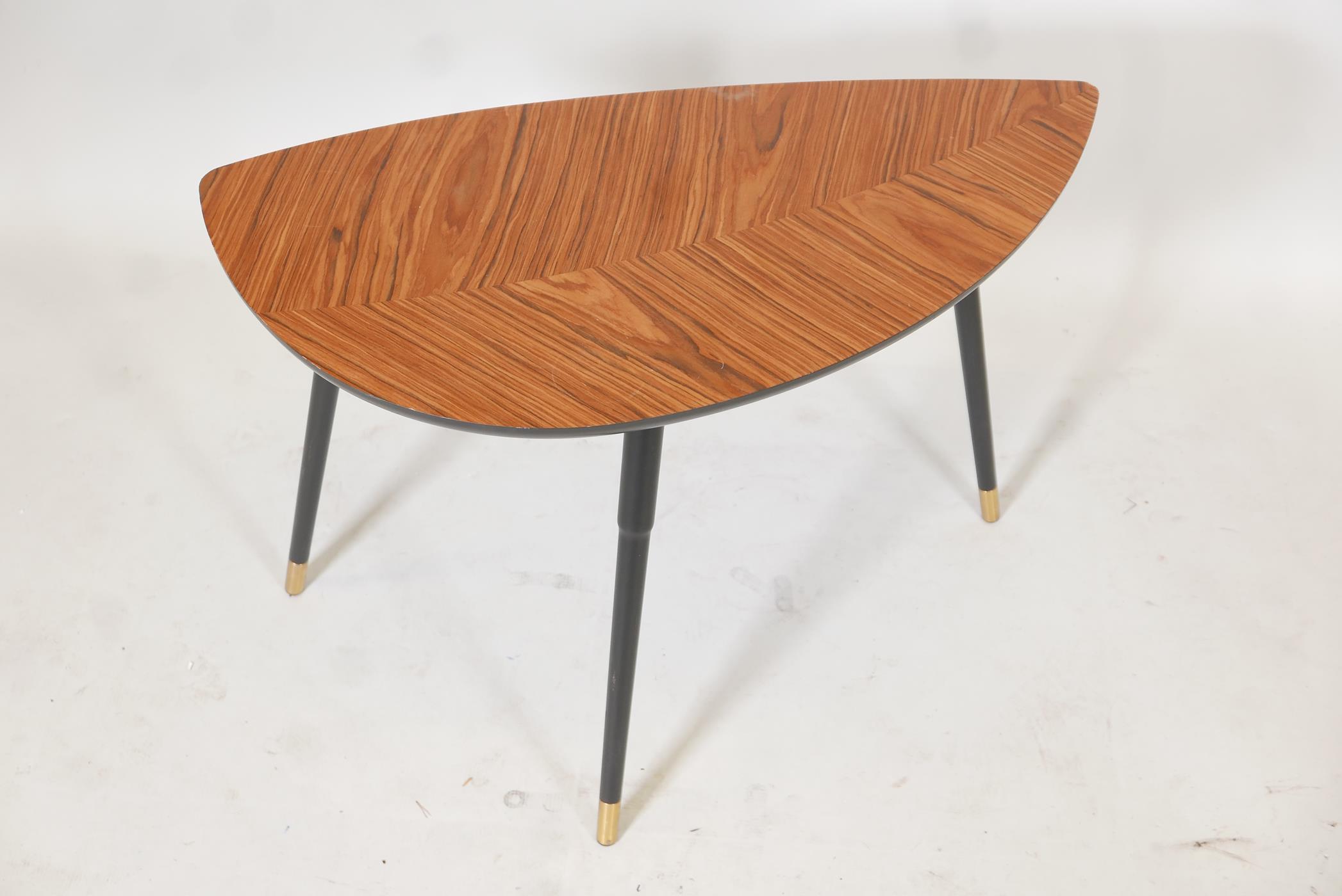 A contemporary occasional table with figured veneer top and splay supports, 30" x 16" x 20" - Image 2 of 2
