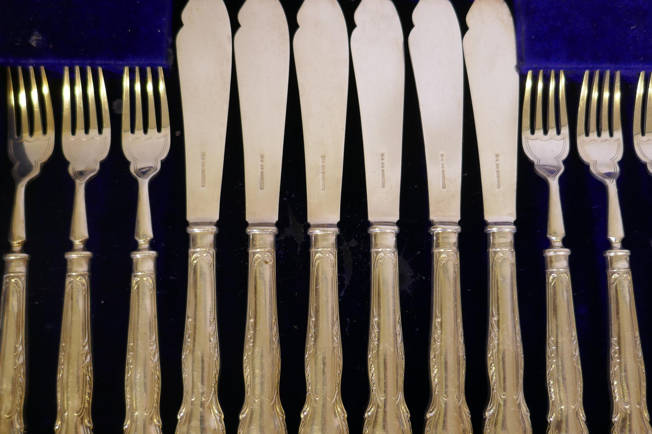 A Rodgers silver plated 12 place fish knife and fork service, in oak canteen - Image 2 of 3