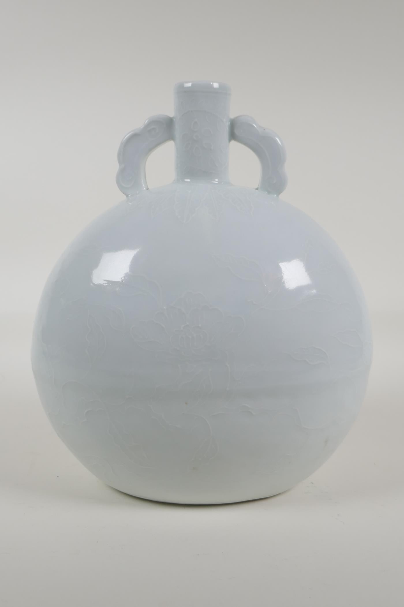 A Chinese Ming style blue and white porcelain moon flask with underglaze lotus flower decoration, - Image 3 of 4