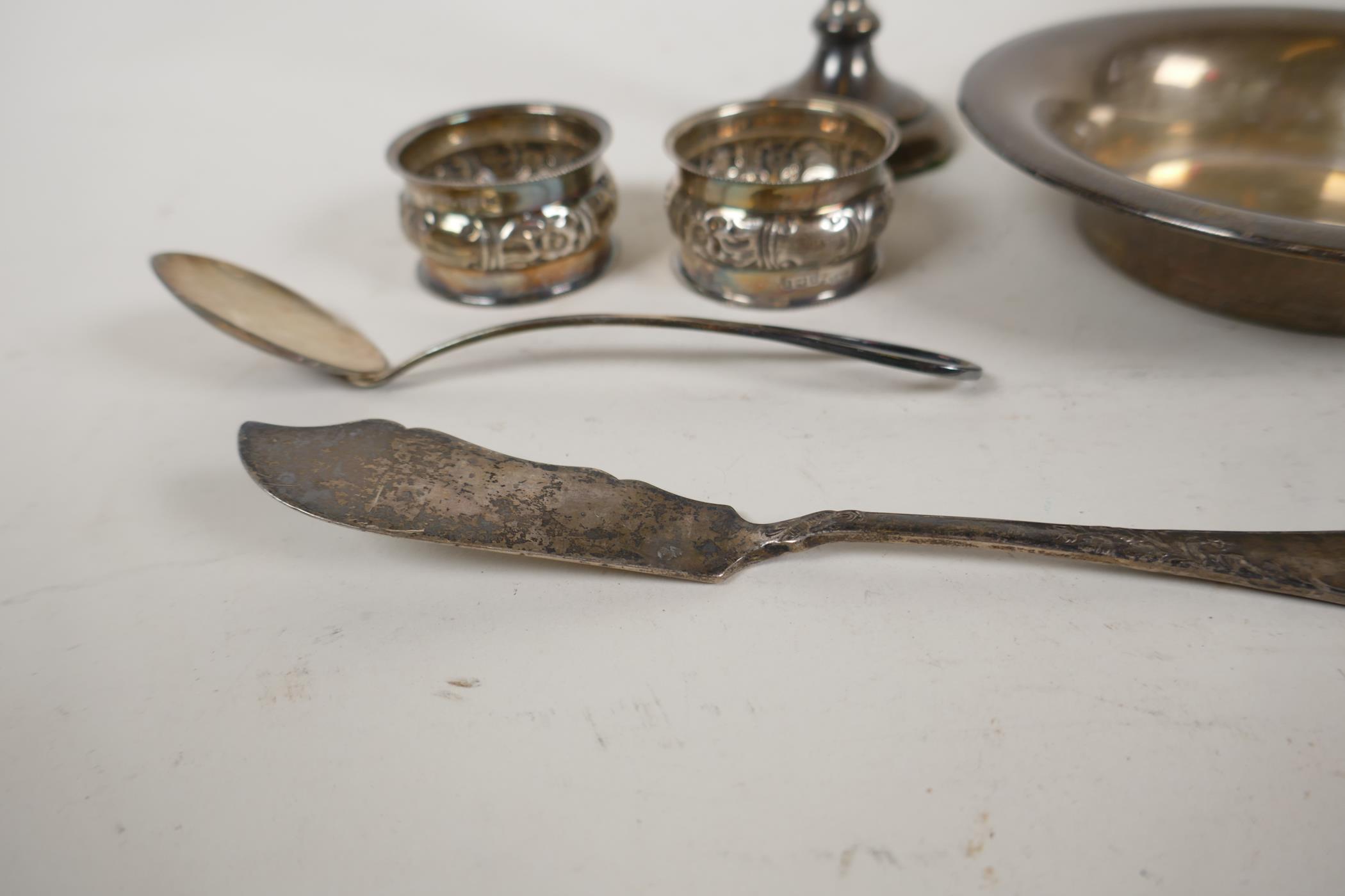 A hallmarked silver bowl, 5½" diameter, a 1904 silver specimen vase, a pair of napkin rings, - Image 4 of 5