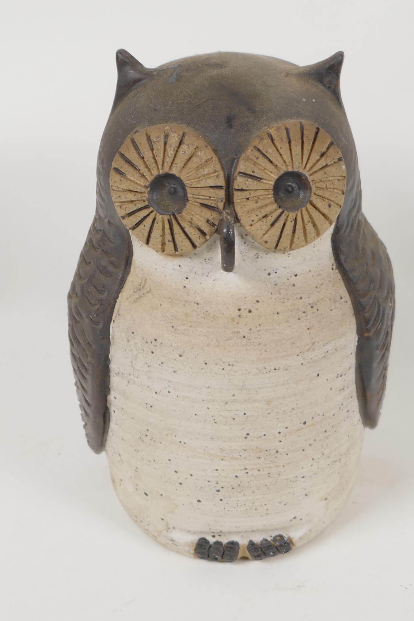 A Bryan Newman Aller Pottery shallow bowl, 5½" diameter, and a studio pottery owl - Image 5 of 6