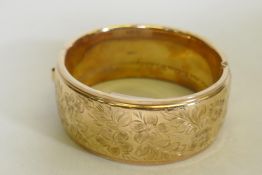 A 9ct gold bangle with chased decoration, Birmingham 1966, 39g