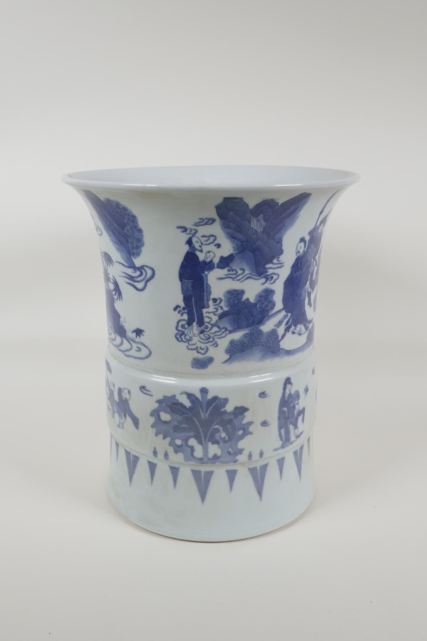 A Chinese blue and white porcelain gu shaped vase/brush pot, decorated with figures in landscape - Image 4 of 5