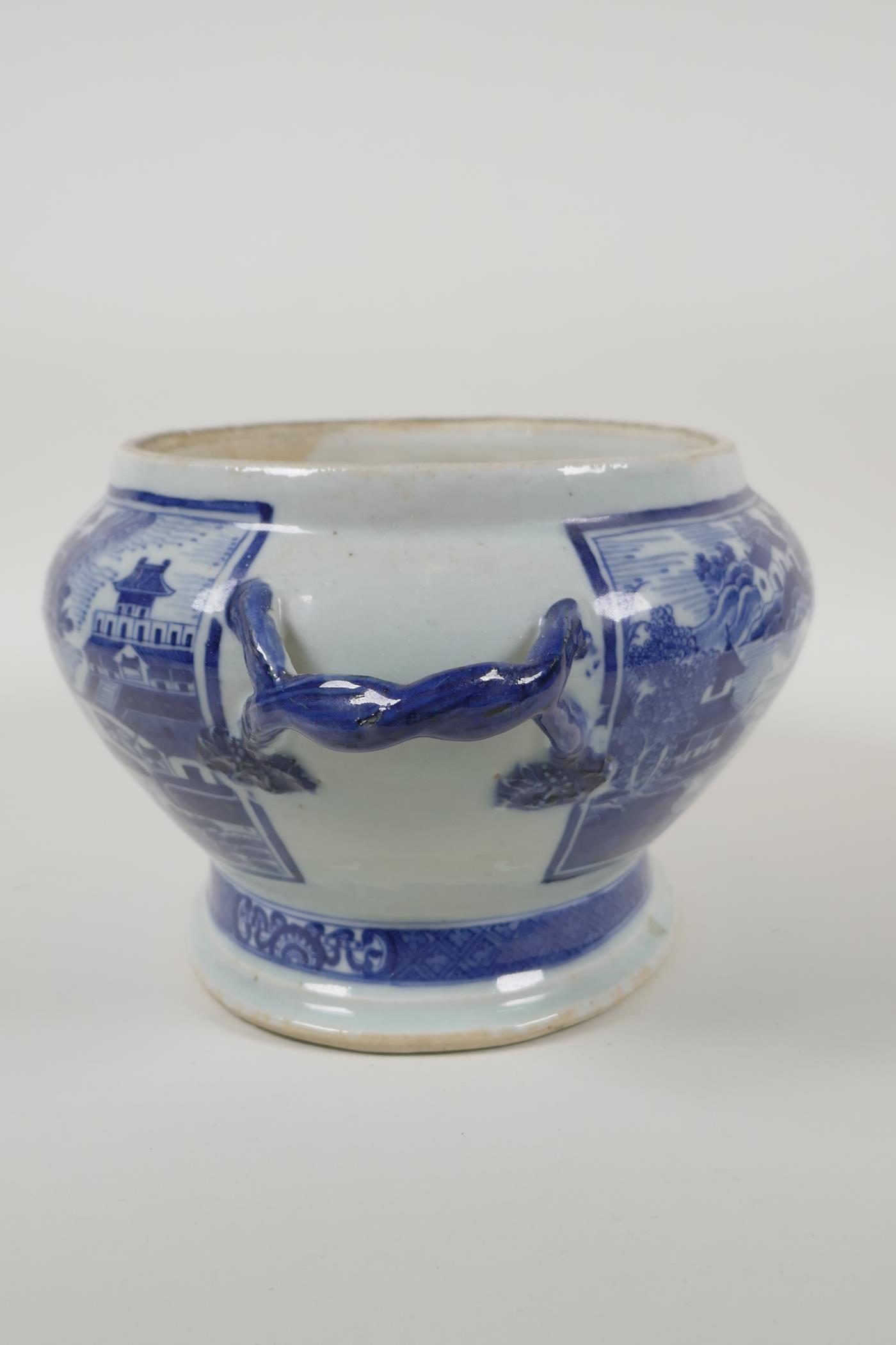 A Chinese blue and white porcelain export ware two handled pot/dish, with riverside landscape - Image 2 of 5