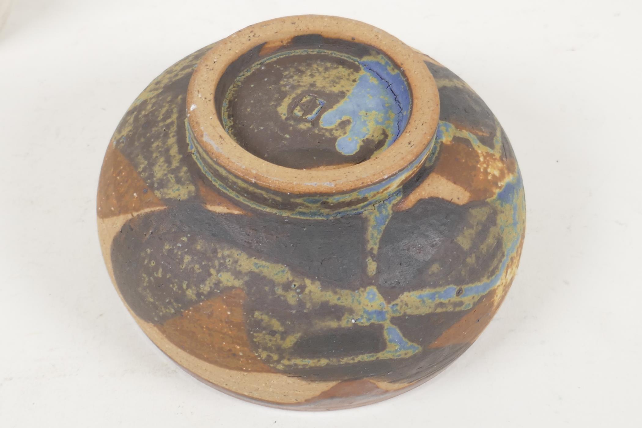 A Bryan Newman Aller Pottery shallow bowl, 5½" diameter, and a studio pottery owl - Image 3 of 6