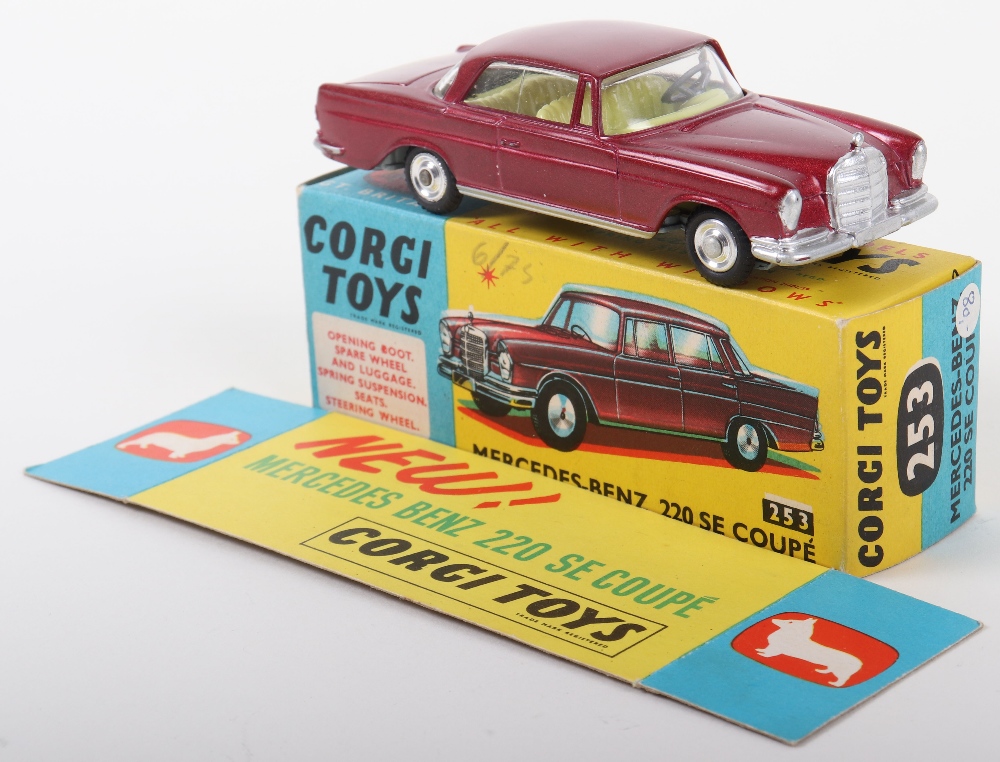 Corgi Toys 253 Mercedes Benz 220SE Coupe