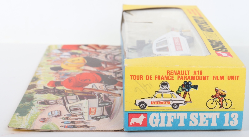 Corgi Toys Gift Set 13 Renault R16 Tour De France Paramount Film Unit - Image 4 of 4