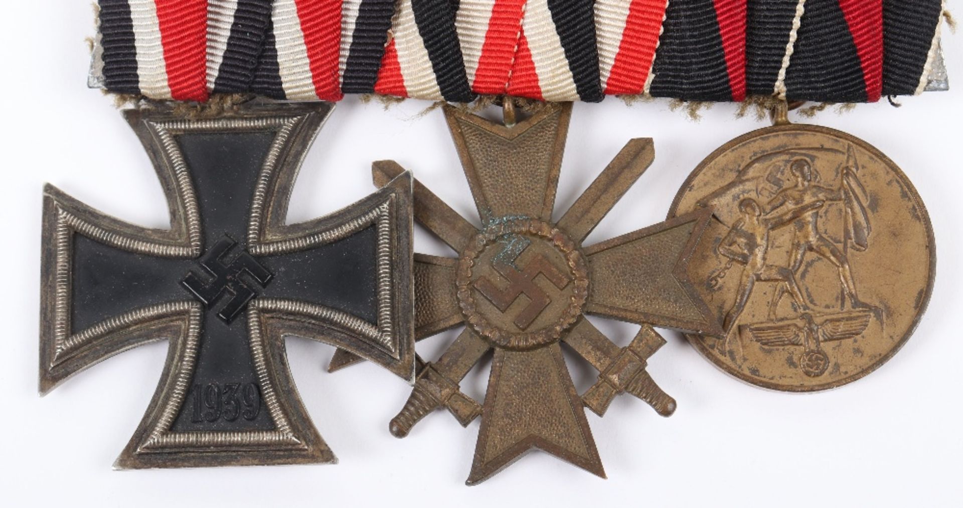 Third Reich Iron Cross Court Mounted Medal Trio - Bild 2 aus 4