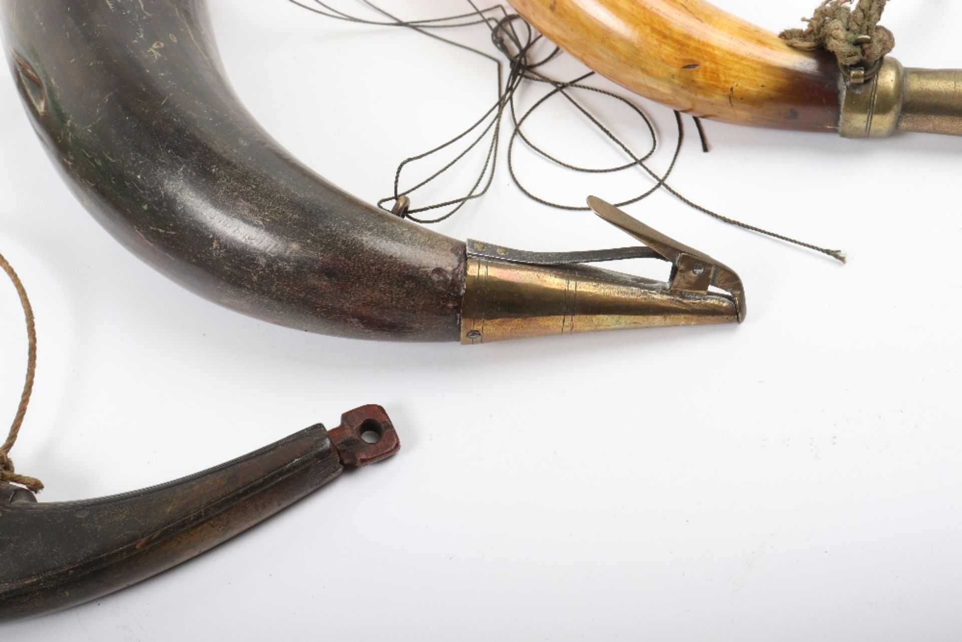 Brass Mounted Cow Horn Powder Flask - Image 2 of 5