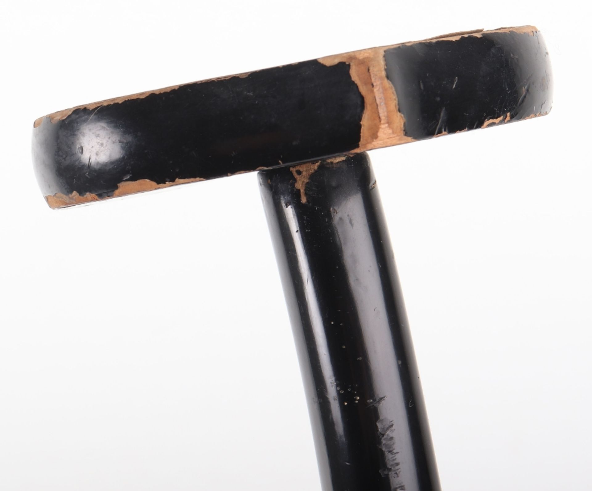 Japanese Lacquered Sword Stand Kake for a Tachi - Image 8 of 9