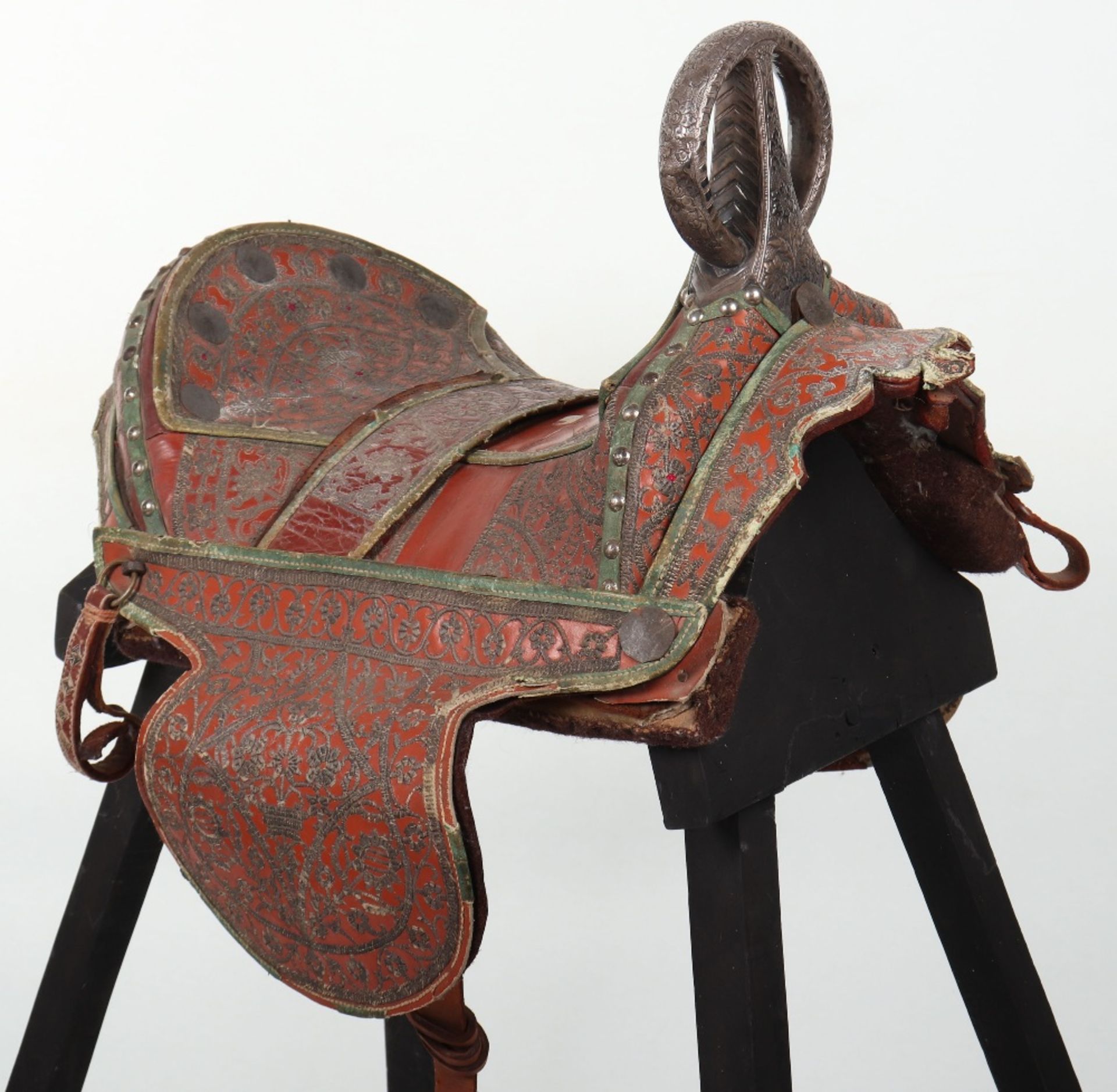 Fine and Scarce North Indian Saddle, Probably Late 19th or Early 20th Century - Image 7 of 12