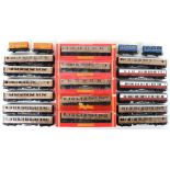 Quantity of 00 Gauge Hornby Railways Coaches