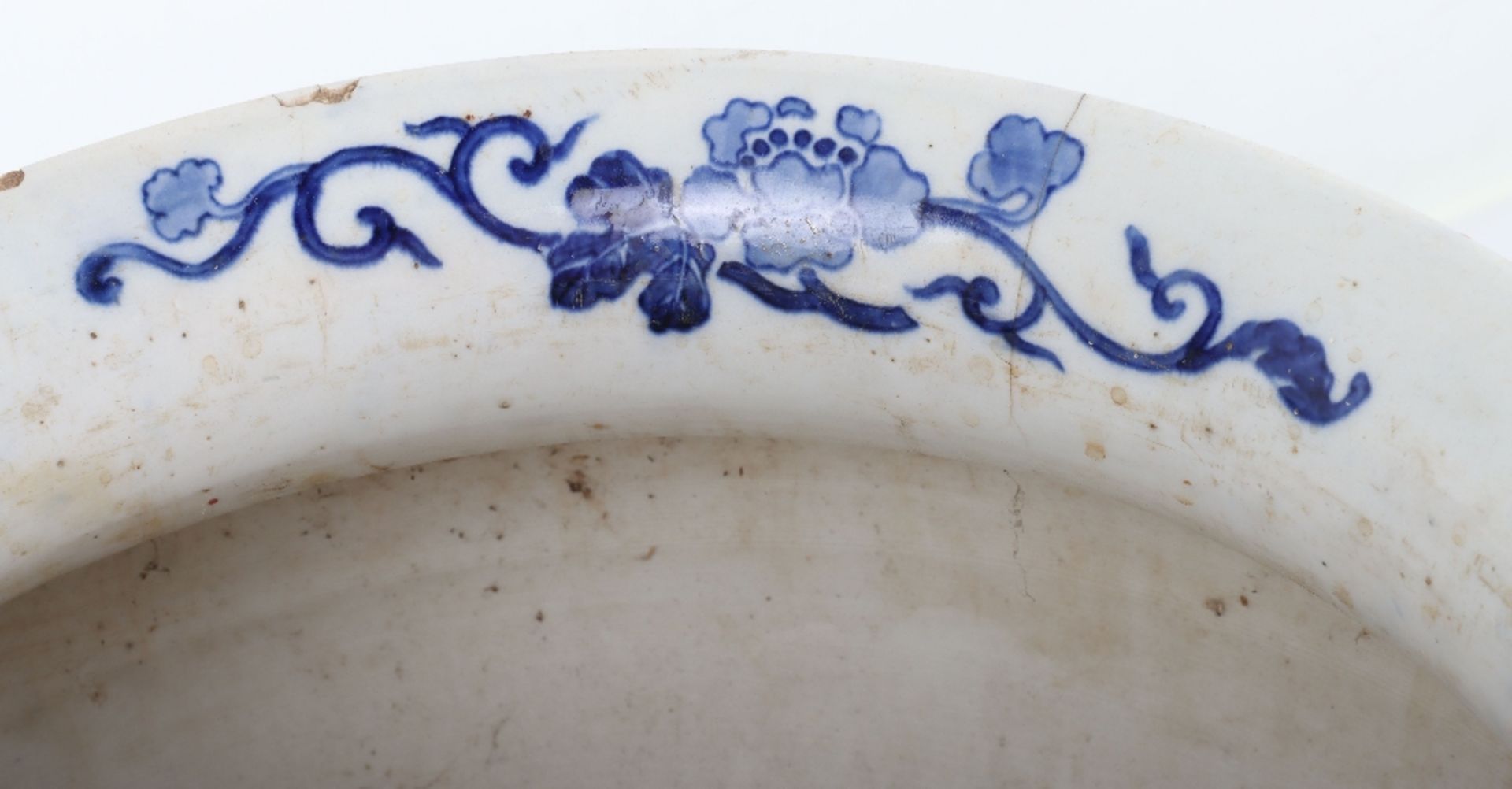A Chinese blue & white fish bowl / jardiniere, unmarked - Image 7 of 14