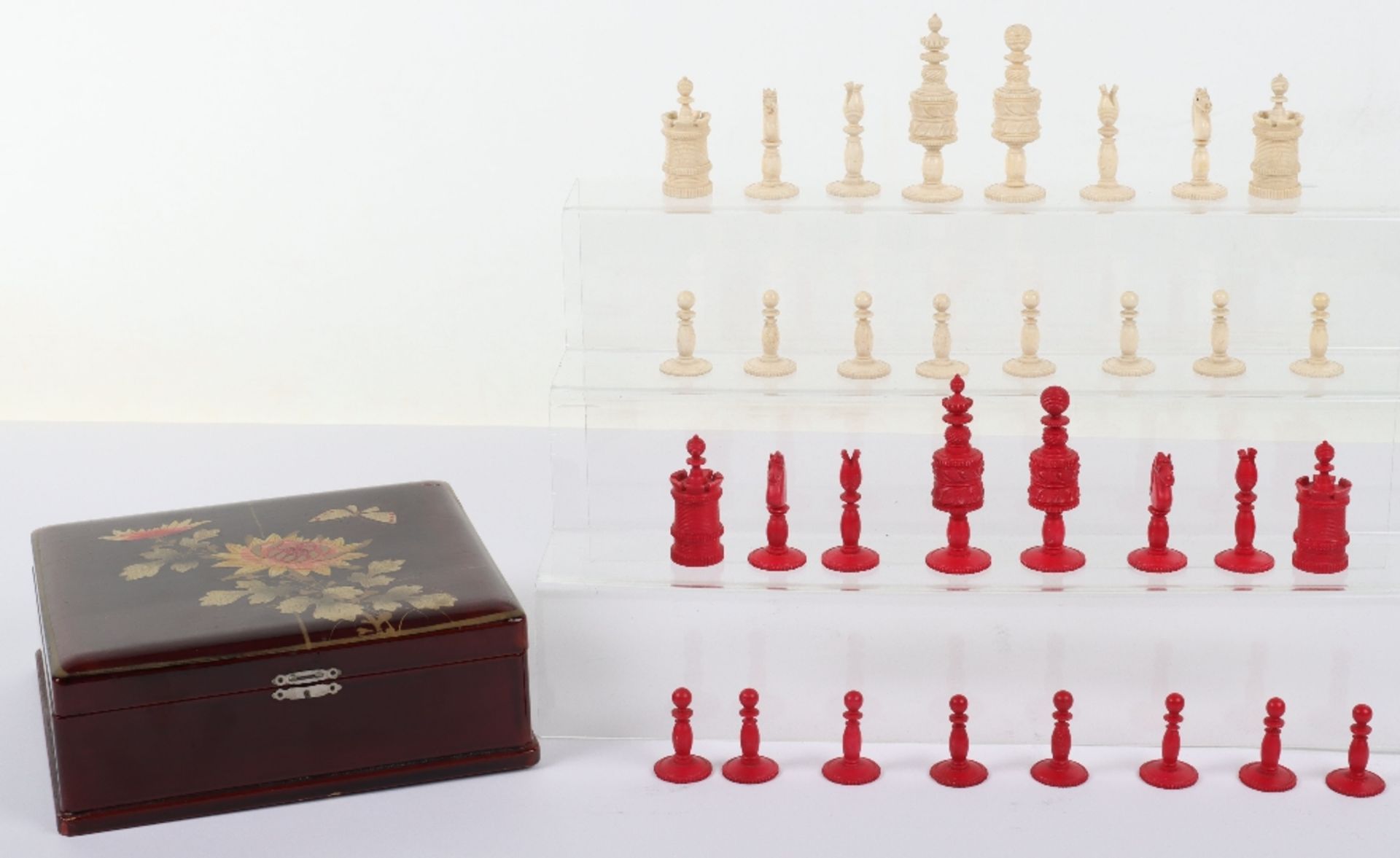 > A 19th century Chinese ivory chess set - Bild 2 aus 6