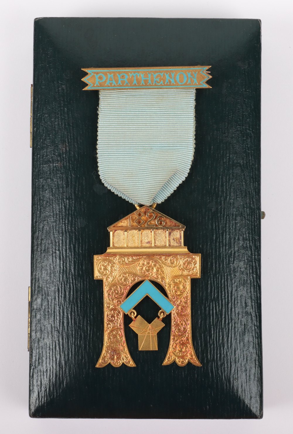 An 18ct masonic medal, the bar engraved ‘Parthenon’ - Bild 2 aus 5