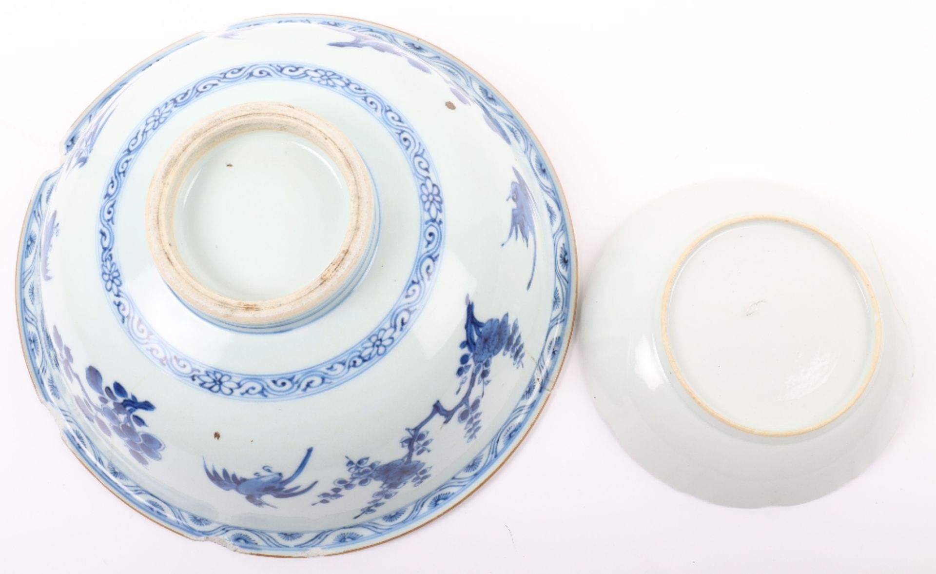 An 18th century Chinese blue and white bowl, unmarked - Image 3 of 27