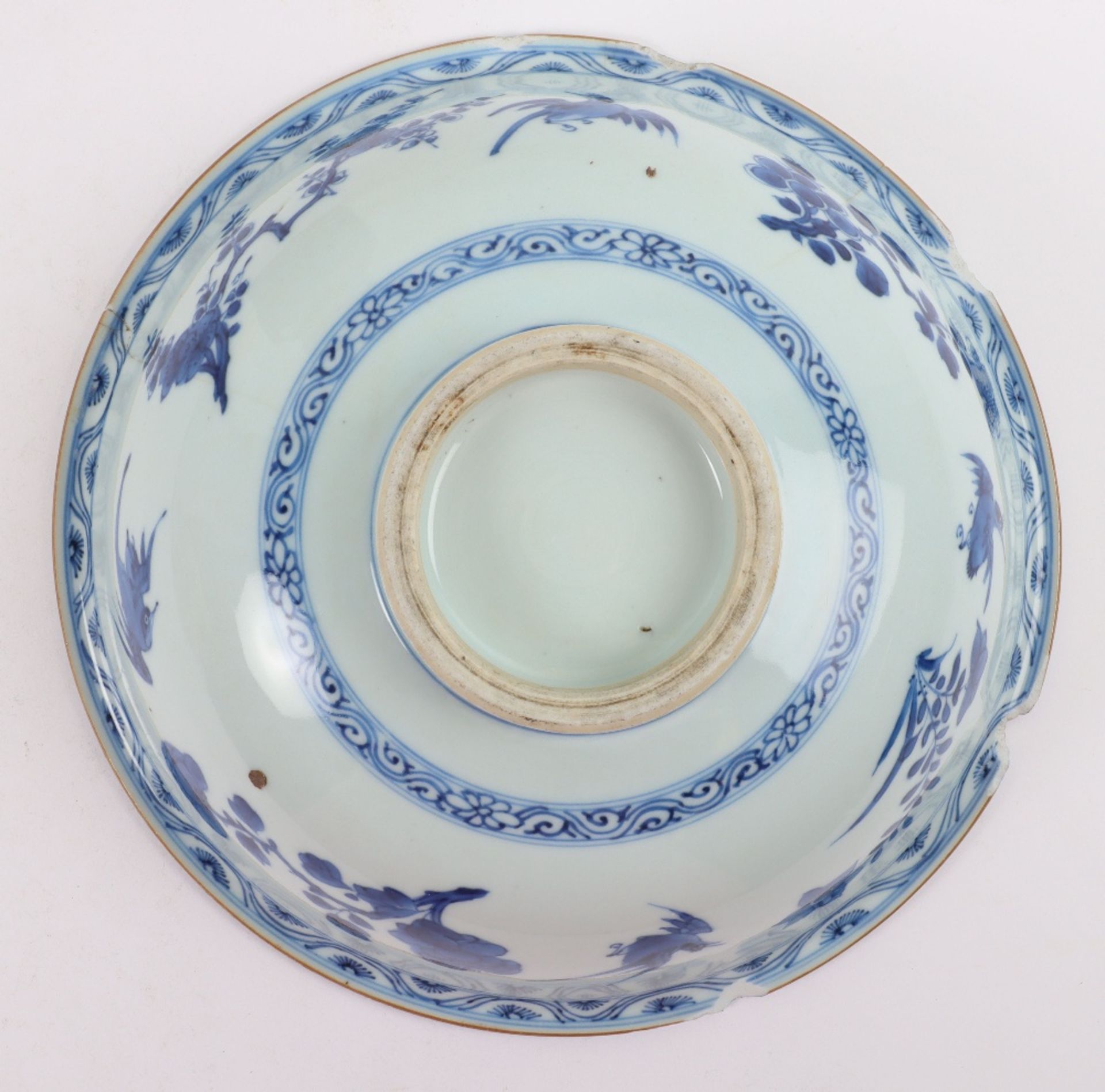 An 18th century Chinese blue and white bowl, unmarked - Image 11 of 27