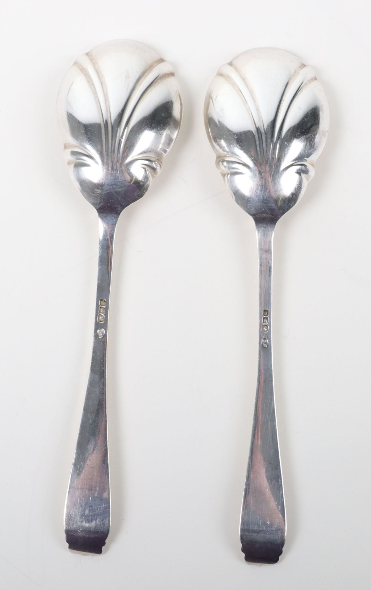 A pair of early 20th century serving spoons, Josiah Williams & Co, London 1918 - Bild 2 aus 7