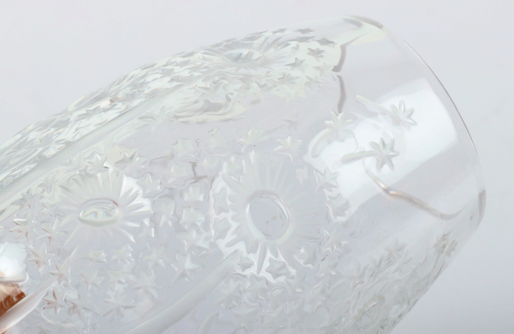 A Lalique glass vase - Bild 5 aus 5