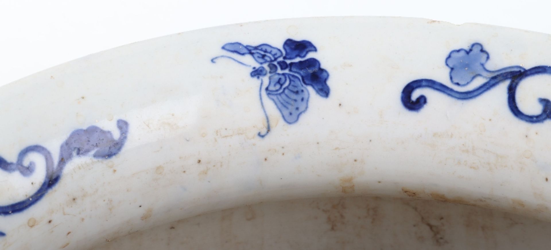 A Chinese blue & white fish bowl / jardiniere, unmarked - Image 8 of 14