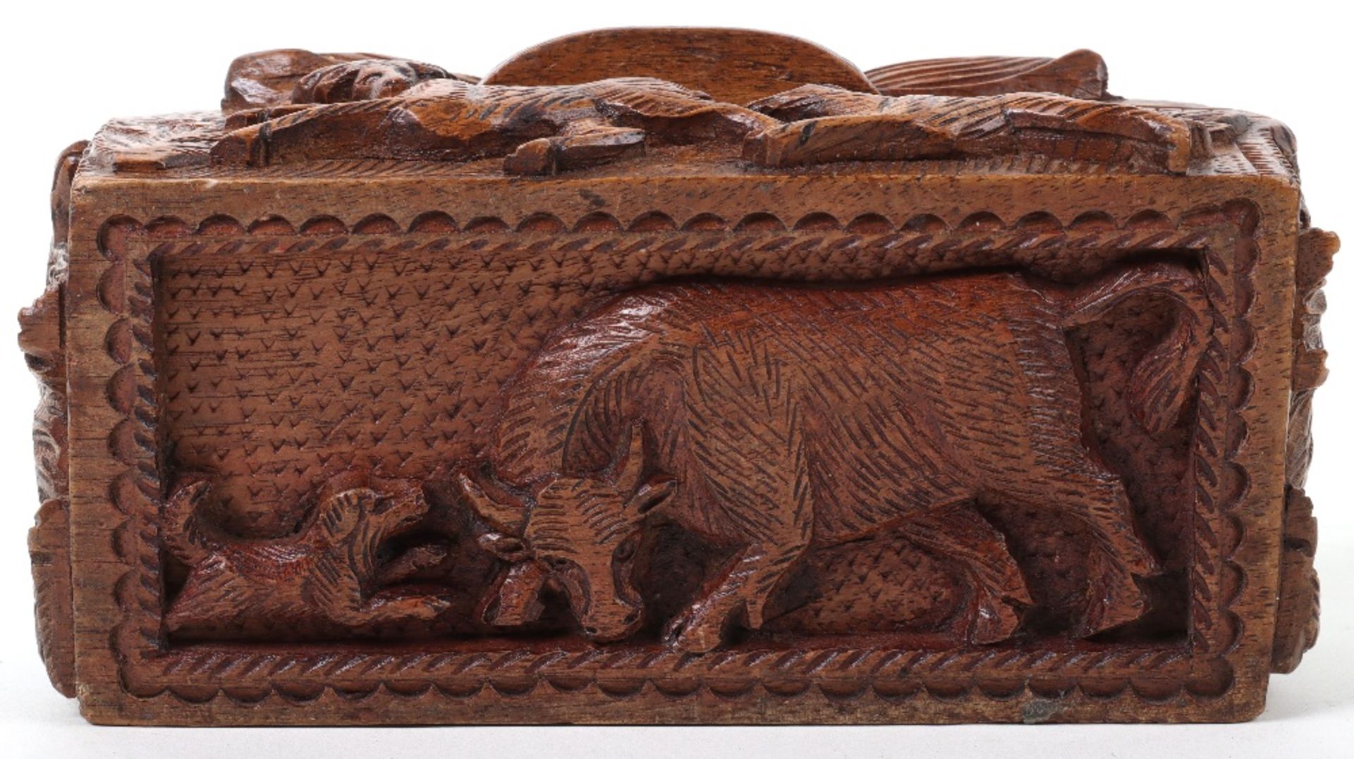 A 19th century Scottish carved wood box with Campbell clan crest and motto to lid - Image 8 of 8