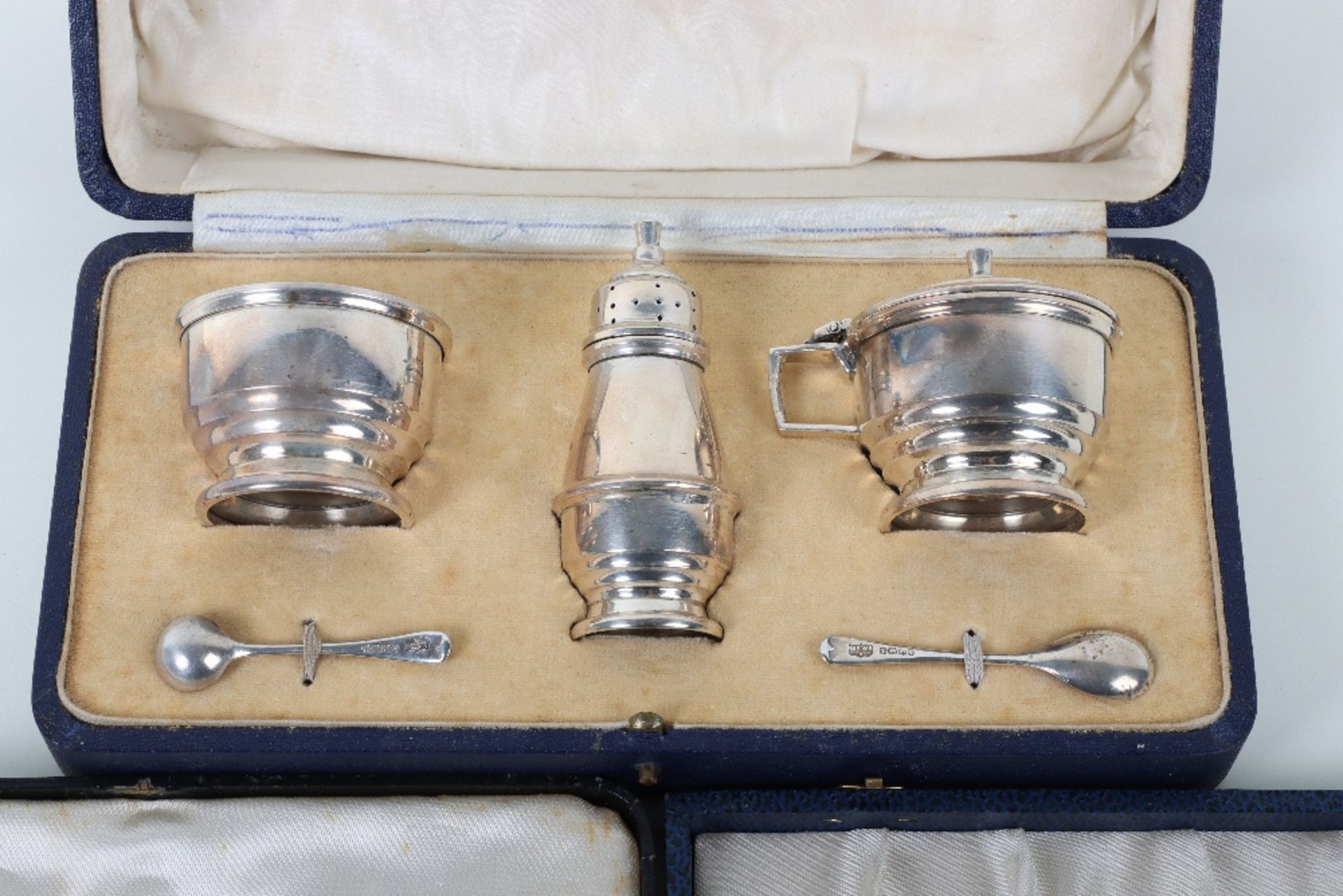 A silver cruet set, Mappin & Webb, Birmingham 1935 - Bild 5 aus 5