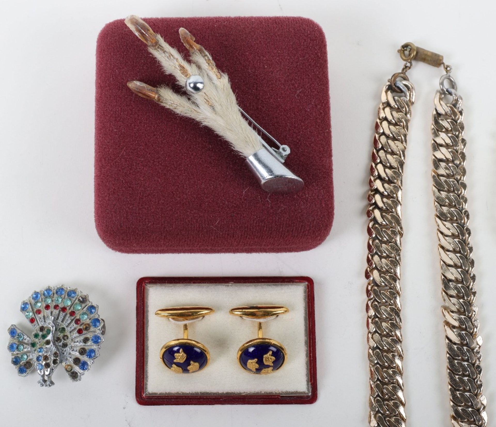 A selection of costume jewellery including a pearl necklace with 9ct clasp - Image 2 of 3