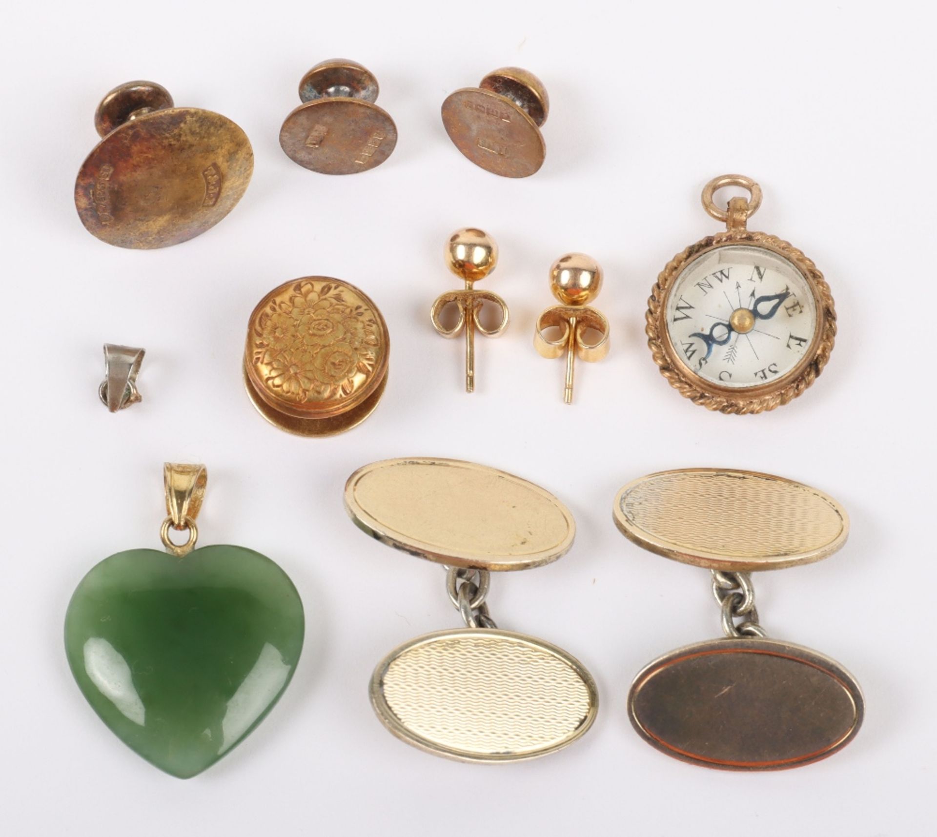 A mixed lot of jewellery