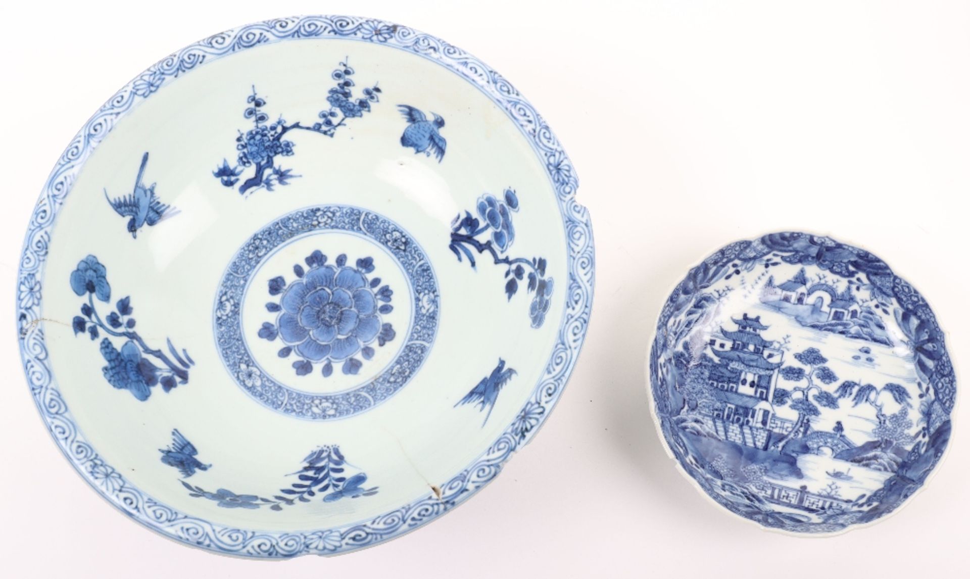An 18th century Chinese blue and white bowl, unmarked - Image 2 of 27
