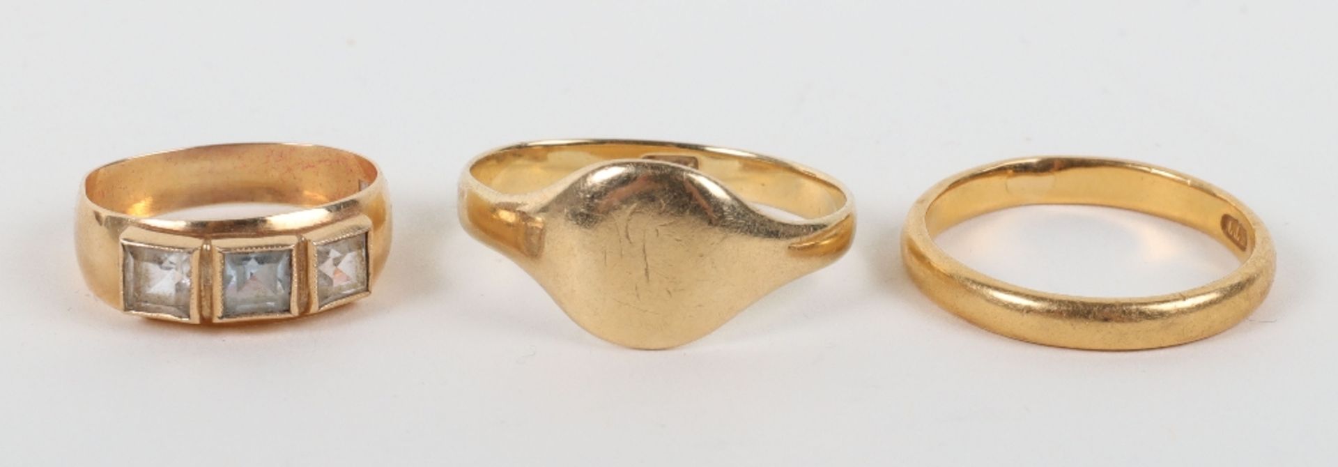 Two men’s gold rings - Image 2 of 3