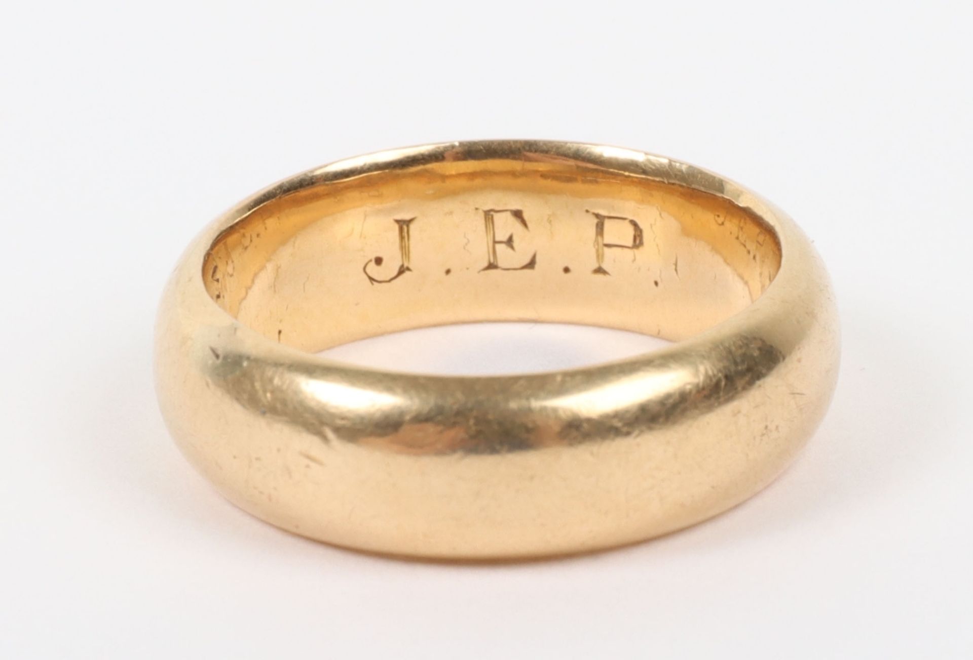 A Victorian 18ct wedding ring