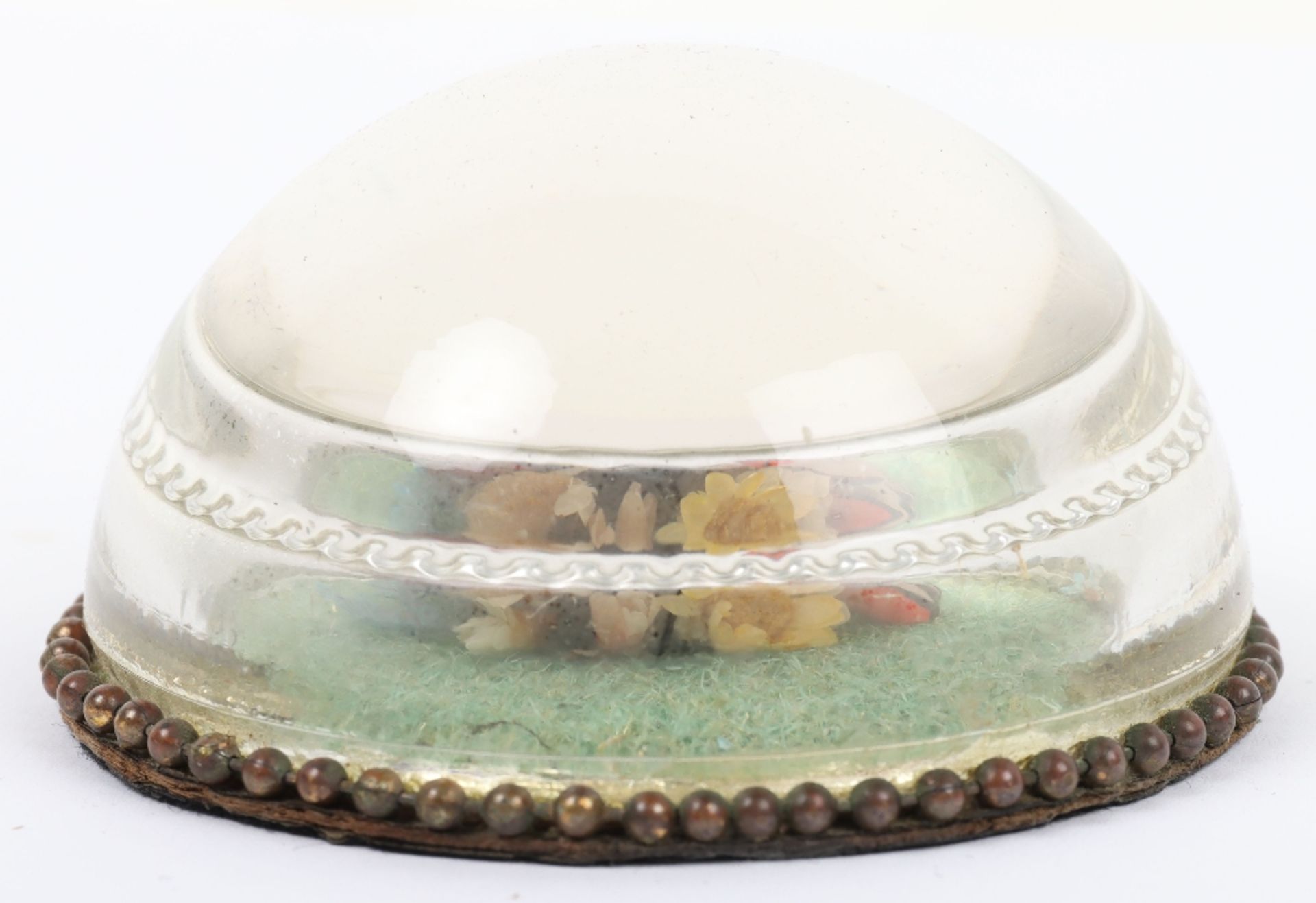 A charming rock crystal paperweight with nesting birds within - Image 3 of 4