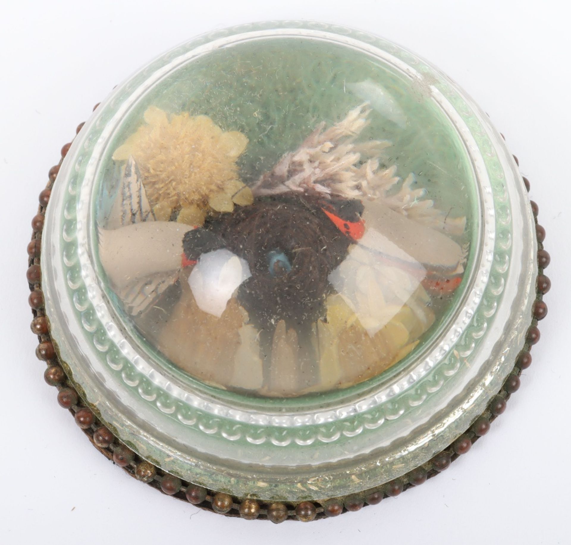 A charming rock crystal paperweight with nesting birds within - Image 4 of 4
