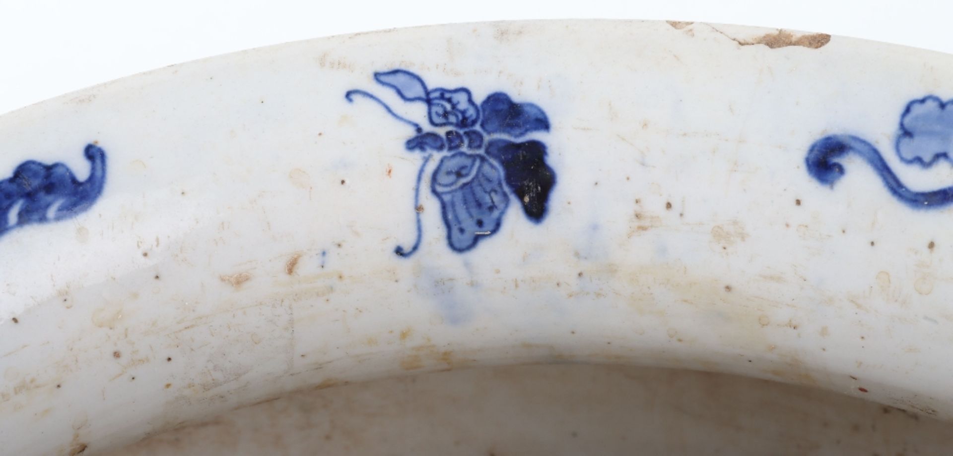 A Chinese blue & white fish bowl / jardiniere, unmarked - Image 6 of 14