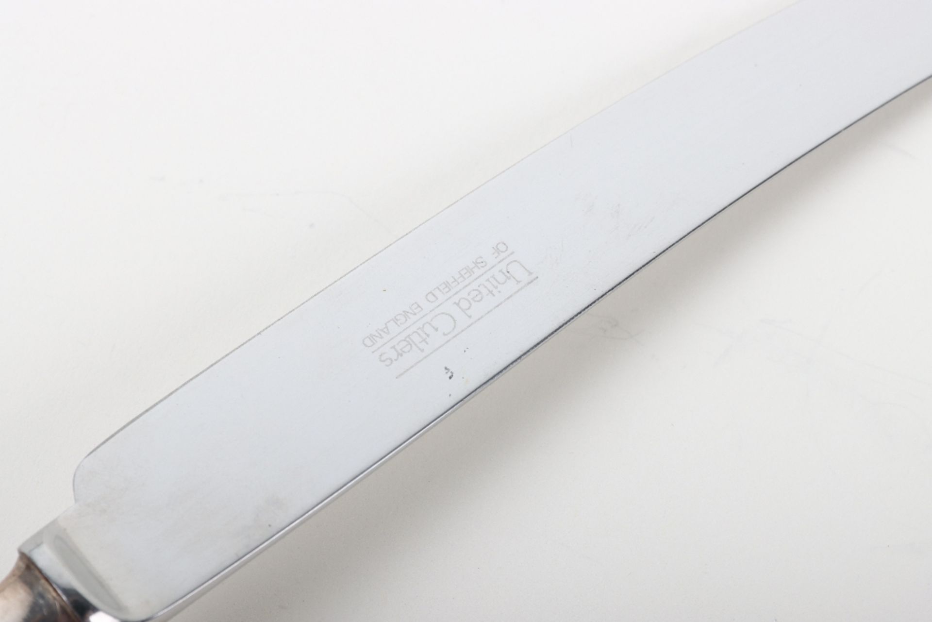 A set of six silver handle dinner knives, Sheffield 1995 - Image 3 of 5