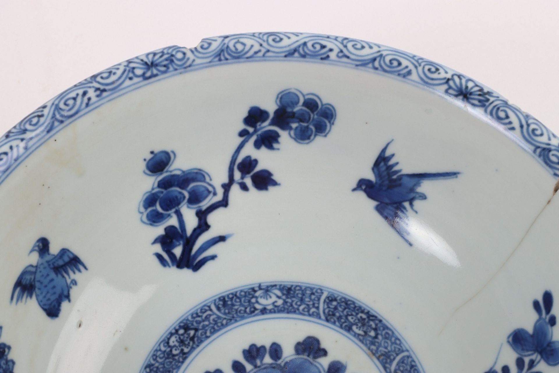 An 18th century Chinese blue and white bowl, unmarked - Image 8 of 27